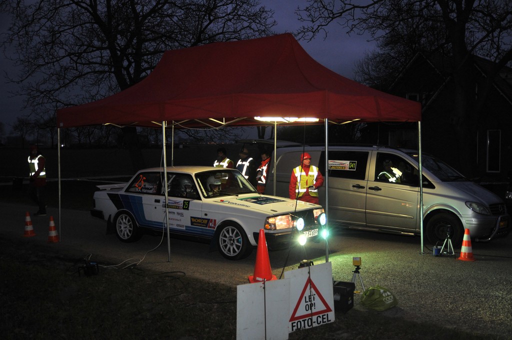 Kurt Mejer og Vagn Aage Hansen klar til start på en prøve i Zuiderzee Rally 2016
(Foto: rallypics.dk)